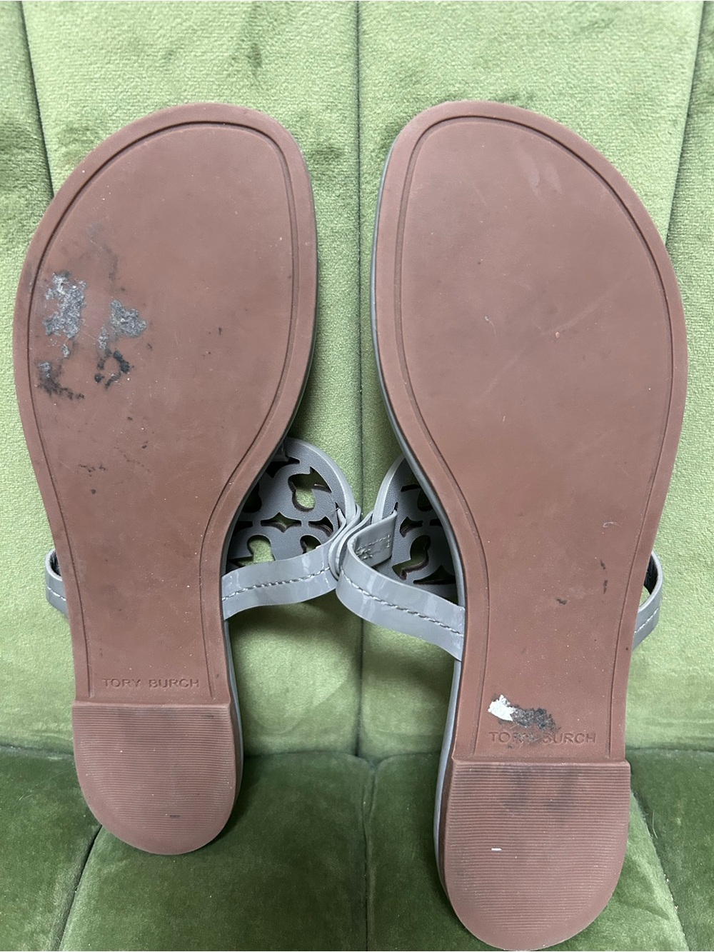 Tory Burch Light Gray Patent Miller Logo Thong Sandals - Picture 3 of 3